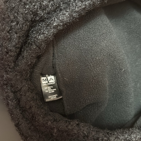 Ladies warm wool hat from Europe, worn once, great condition - Picture 4 of 6